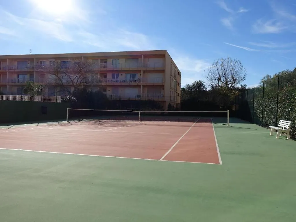 Cyclades Appartement Dans Residence Piscine Tennis Boulodrome Le Lavandou Apartment