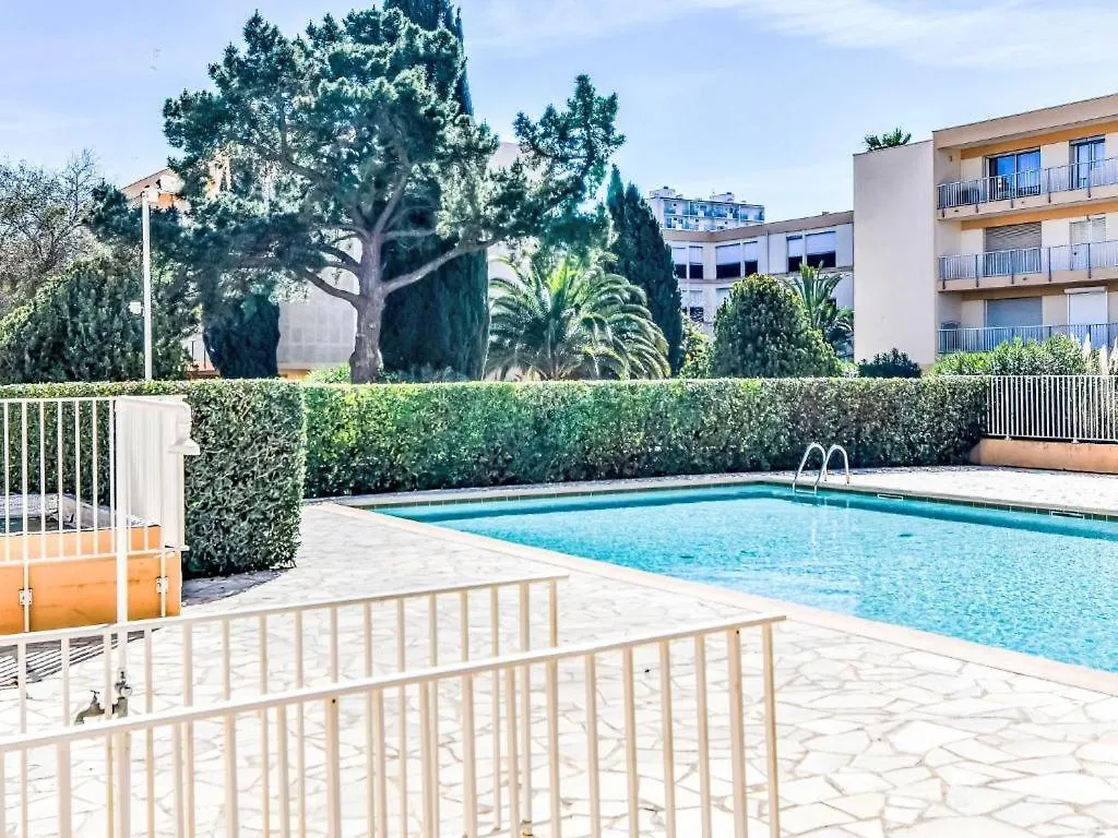 Apartment Cyclades Appartement Dans Residence Piscine Tennis Boulodrome Le Lavandou France